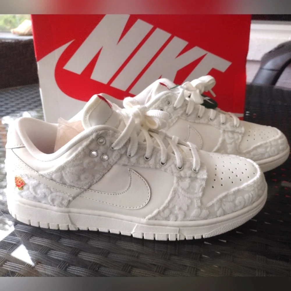 Nike Dunk Give Her Flowers Sneakers New In Box - Picture 3 of 8